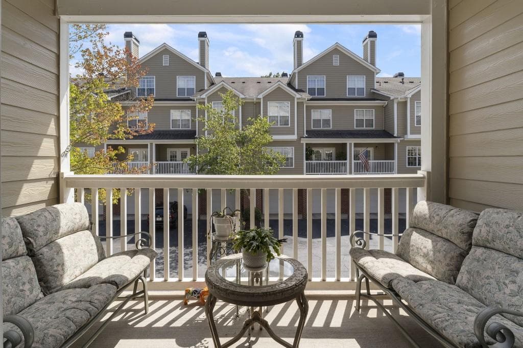 2 bedroom, 3 bathroom, 1,379 sq ft condominium for sale at 5111 Woodland Lane, Alpharetta, GA 30009 — photo 10