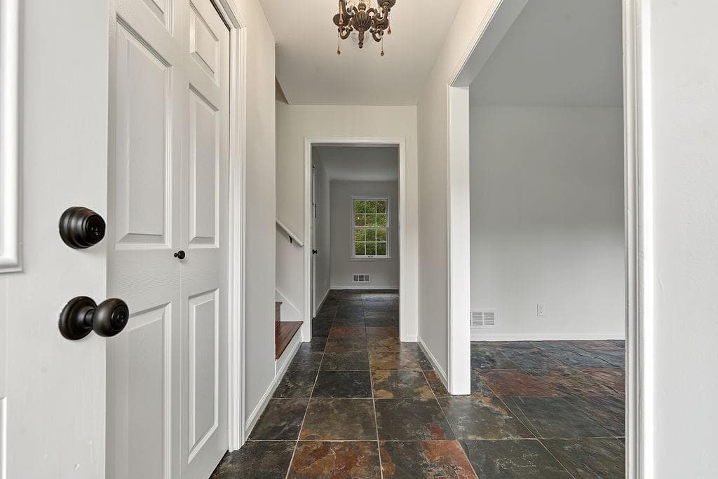 3 bedroom, 2 bathroom, 1,456 sq ft single family residence for sale at 3401 Ranch Road, Marietta, GA 30066 — photo 4