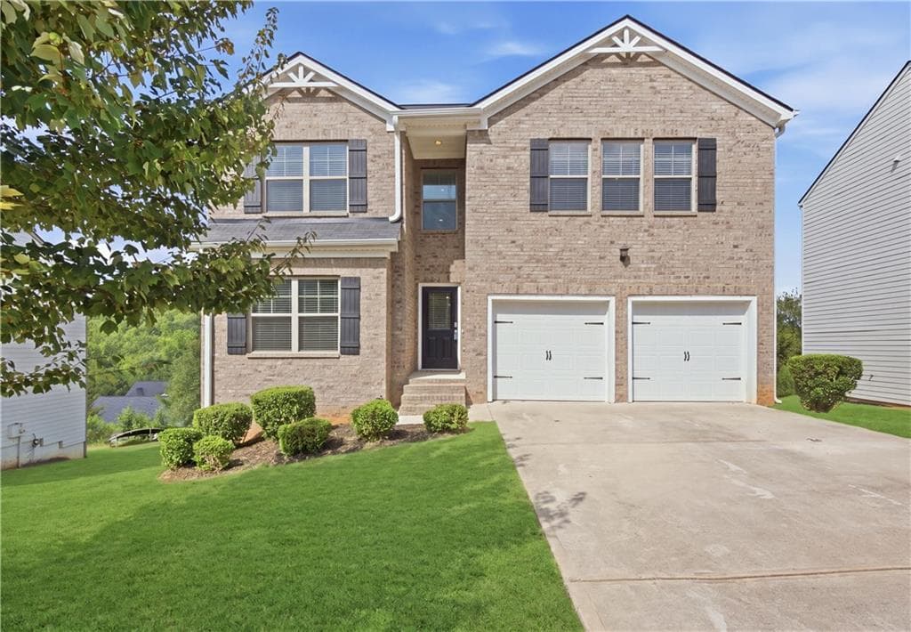 5 bedroom, 3 bathroom, 2,372 sq ft single family residence for sale at 399 Toronto Circle, Hampton, GA 30228