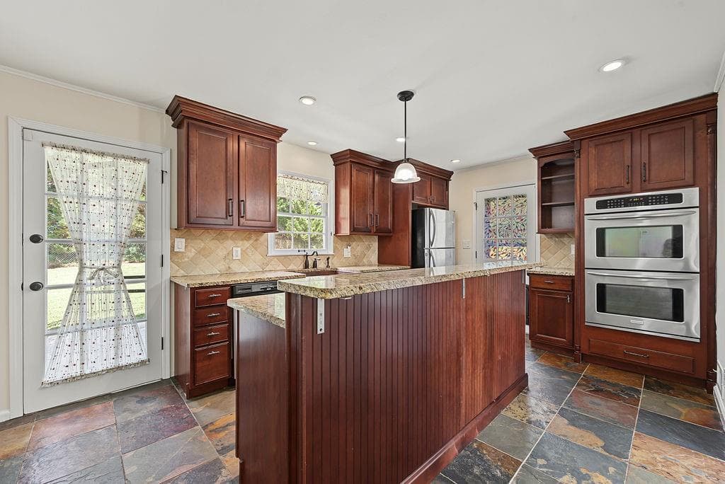 3 bedroom, 2 bathroom, 1,456 sq ft single family residence for sale at 3401 Ranch Road, Marietta, GA 30066 — photo 9