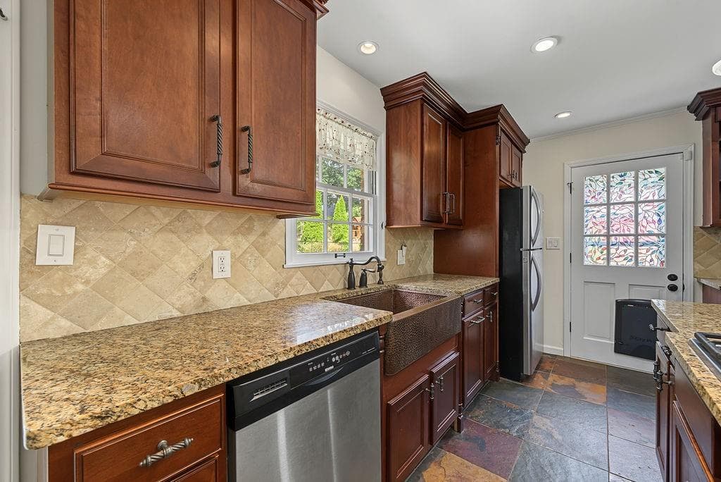 3 bedroom, 2 bathroom, 1,456 sq ft single family residence for sale at 3401 Ranch Road, Marietta, GA 30066 — photo 10