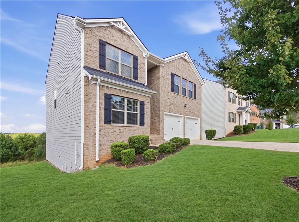 5 bedroom, 3 bathroom, 2,372 sq ft single family residence for sale at 399 Toronto Circle, Hampton, GA 30228 — photo 3