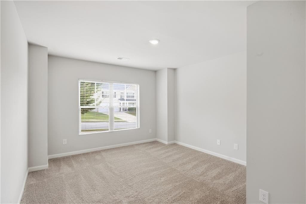 5 bedroom, 3 bathroom, 2,372 sq ft single family residence for sale at 399 Toronto Circle, Hampton, GA 30228 — photo 5