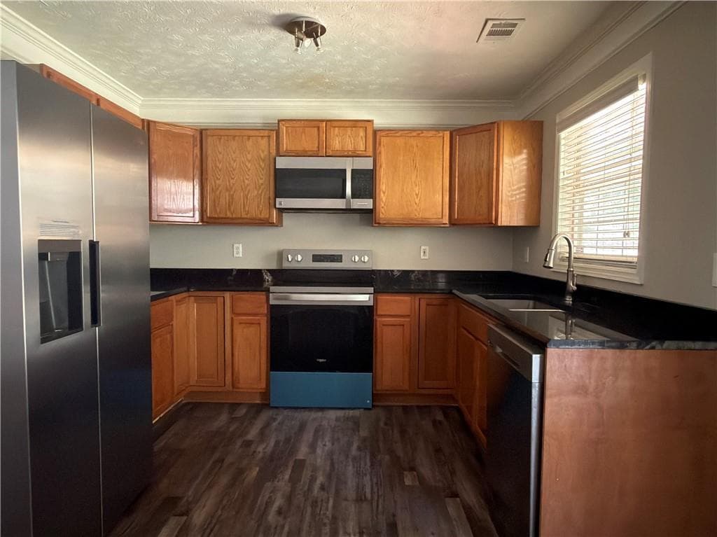 3 bedroom, 2 bathroom, 1,282 sq ft single family residence for rent at 252 Thorn Brook Circle, Bethlehem, GA 30620 for $2,200 a month — photo 3