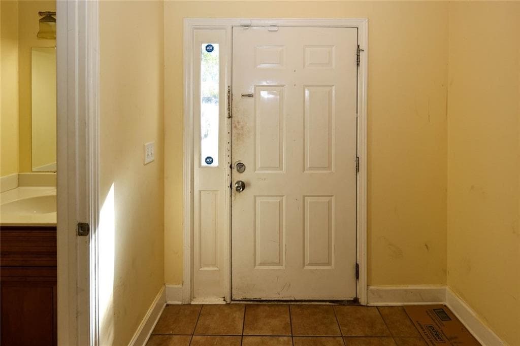 2 bedroom, 4 bathroom, 1,920 sq ft townhouse for sale at 7135 Williamsburg Drive, Riverdale, GA 30274 — photo 3