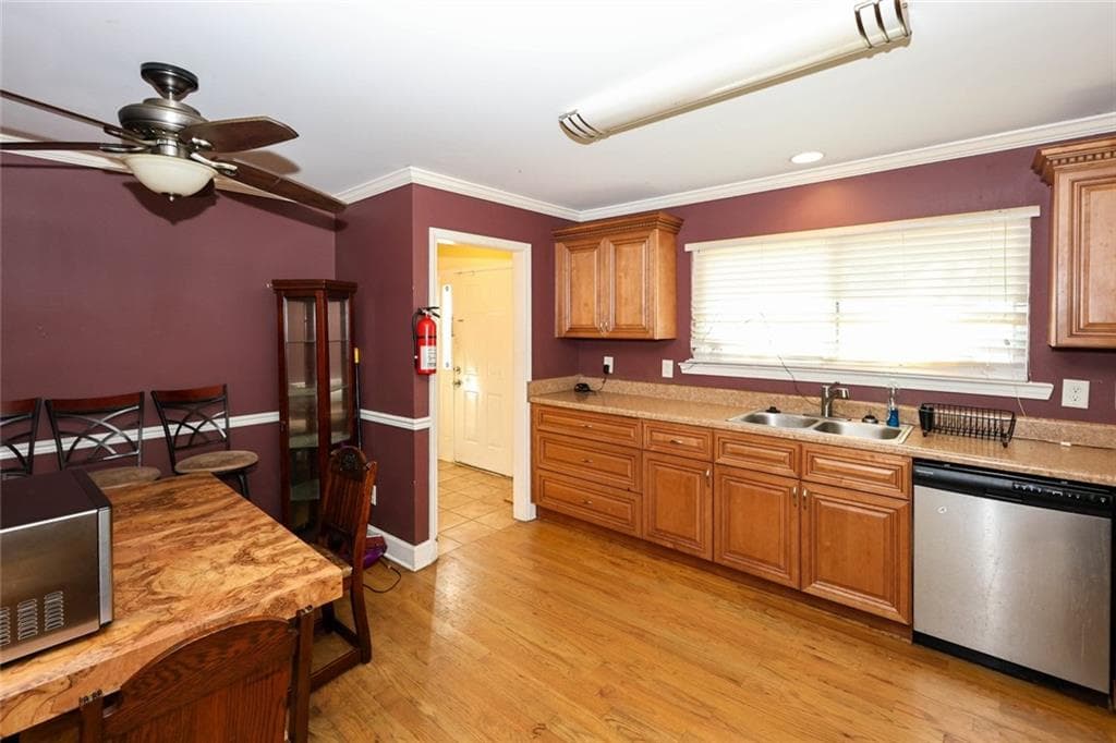 2 bedroom, 4 bathroom, 1,920 sq ft townhouse for sale at 7135 Williamsburg Drive, Riverdale, GA 30274 — photo 8