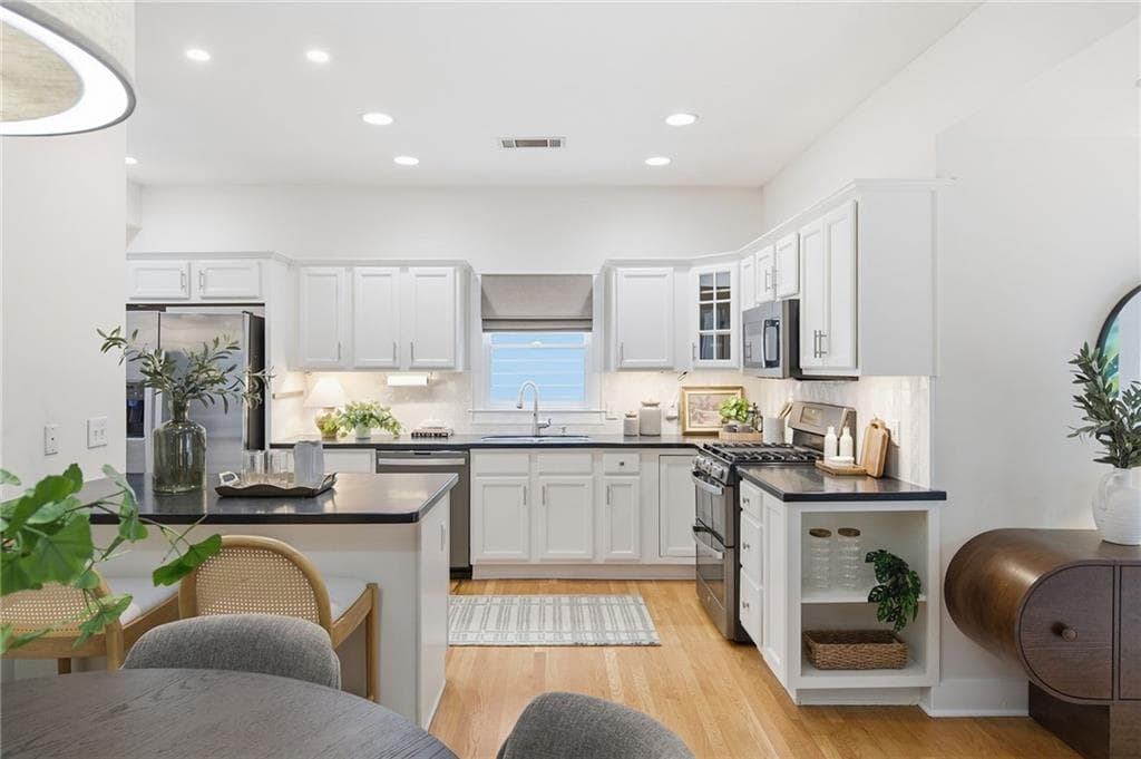 3 bedroom, 2 bathroom, 1,932 sq ft single family residence under contract at 2554 Knox Street, Atlanta, GA 30317 — photo 8