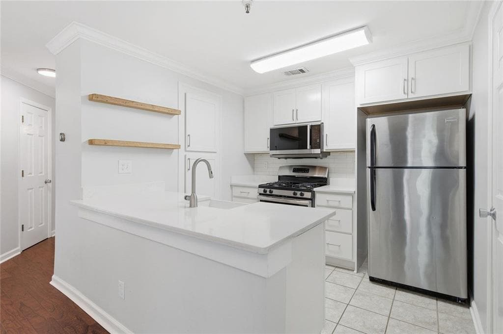 2 bedroom, 2 bathroom, 933 sq ft home for sale at 2068 River Heights Walk, Marietta, GA