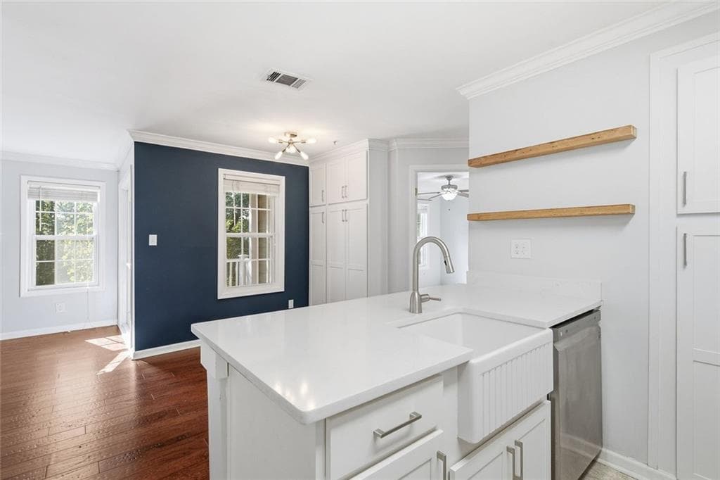 2 bedroom, 2 bathroom, 933 sq ft condominium for sale at 2068 River Heights Walk, Marietta, GA 30067 — photo 3