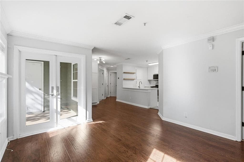2 bedroom, 2 bathroom, 933 sq ft condominium for sale at 2068 River Heights Walk, Marietta, GA 30067 — photo 5