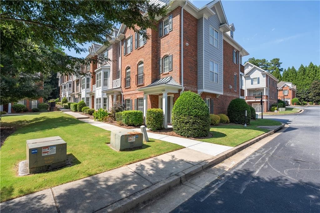 3 bedroom, 4 bathroom, 2,400 sq ft townhouse for rent at 5161 Monitor Lane, Alpharetta, GA 30022 for $2,900 a month — photo 1 of 42