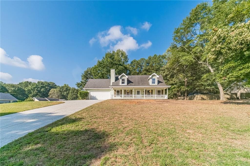 3 bedroom, 2 bathroom, 1,651 sq ft single family residence for sale at 2275 Huntington Drive, Loganville, GA 30052 — photo 2