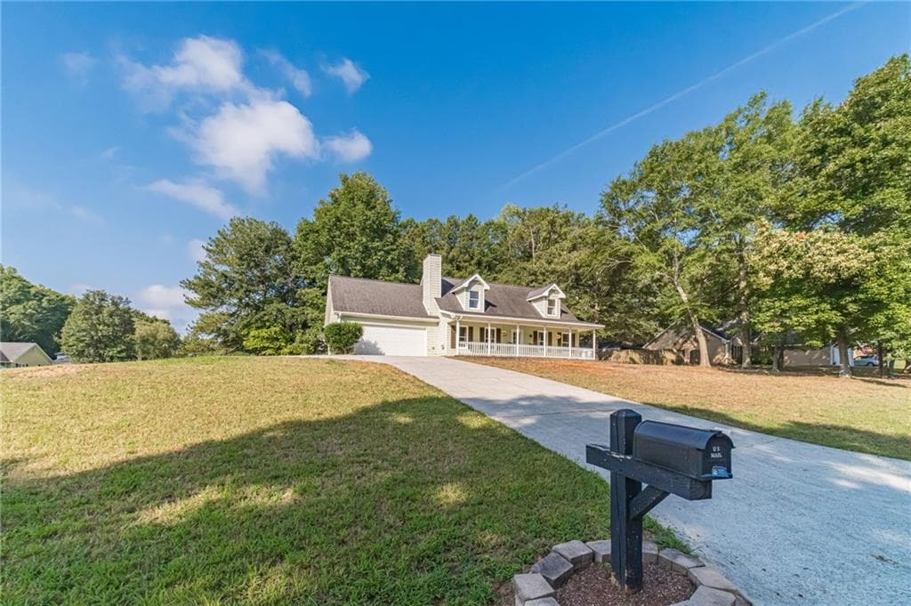 3 bedroom, 2 bathroom, 1,651 sq ft single family residence for sale at 2275 Huntington Drive, Loganville, GA 30052 — photo 3