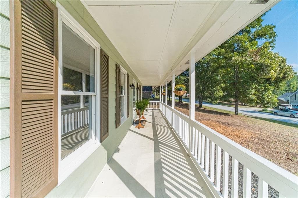 3 bedroom, 2 bathroom, 1,651 sq ft single family residence for sale at 2275 Huntington Drive, Loganville, GA 30052 — photo 8
