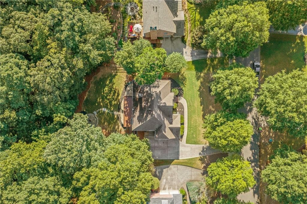 6 bedroom, 5 bathroom, 4,074 sq ft single family residence for sale at 135 Grand Avenue, Suwanee, GA 30024 — photo 2