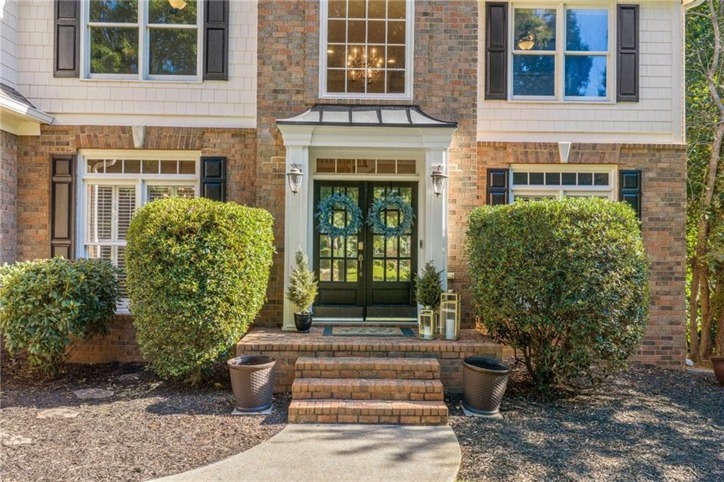 6 bedroom, 5 bathroom, 4,074 sq ft single family residence for sale at 135 Grand Avenue, Suwanee, GA 30024 — photo 3