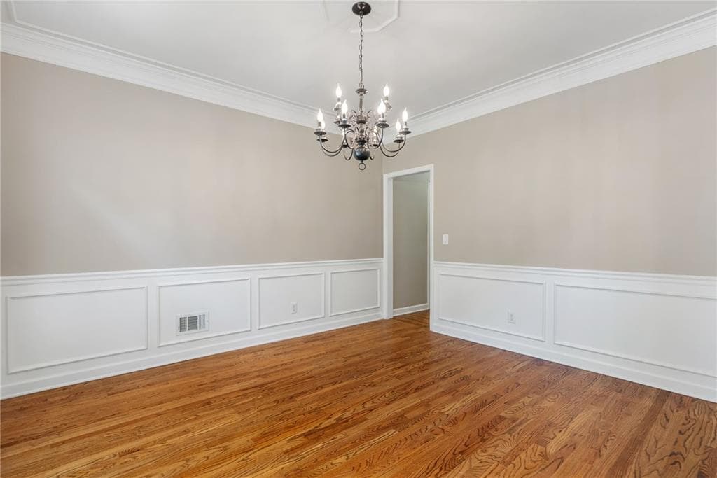 6 bedroom, 5 bathroom, 4,074 sq ft single family residence for sale at 135 Grand Avenue, Suwanee, GA 30024 — photo 8