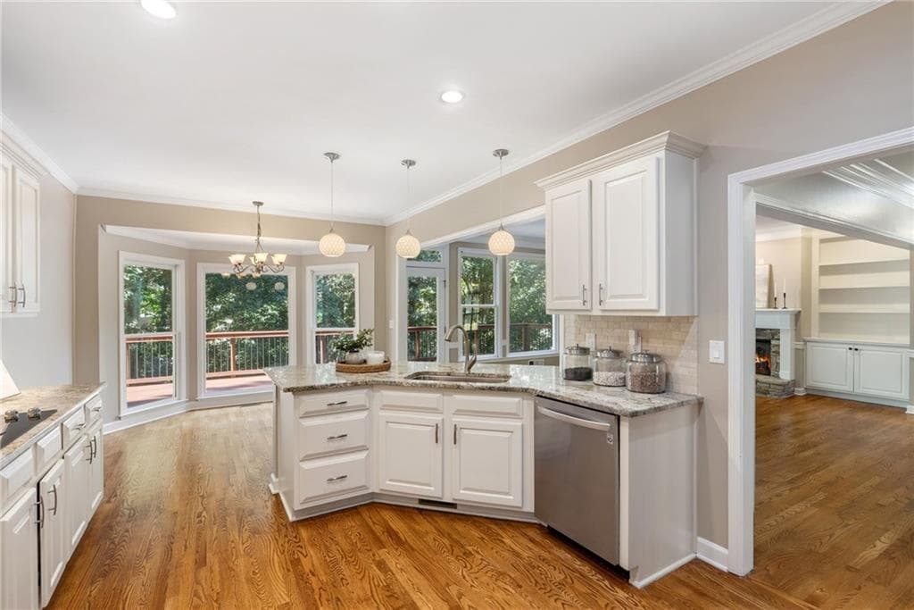 6 bedroom, 5 bathroom, 4,074 sq ft single family residence for sale at 135 Grand Avenue, Suwanee, GA 30024 — photo 9