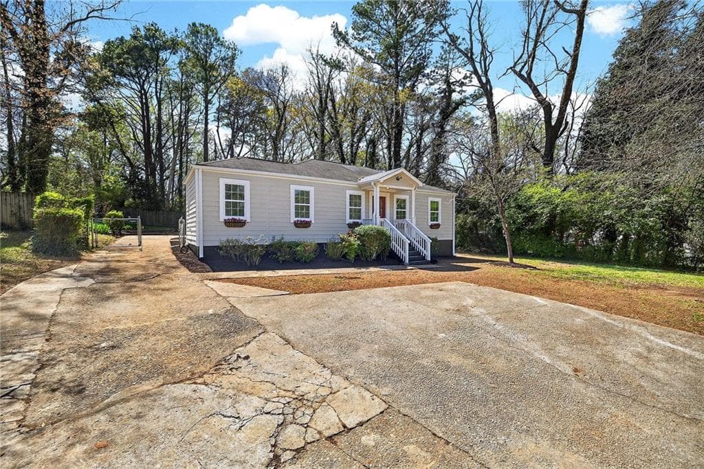 4 bedroom, 3 bathroom, 1,630 sq ft single family residence for sale at 955 Columbia Drive, Decatur, GA 30030 — photo 3