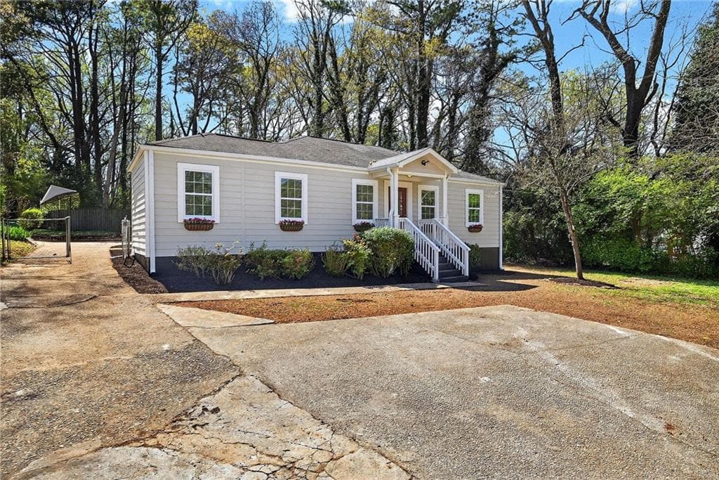 4 bedroom, 3 bathroom, 1,630 sq ft single family residence for sale at 955 Columbia Drive, Decatur, GA 30030 — photo 4