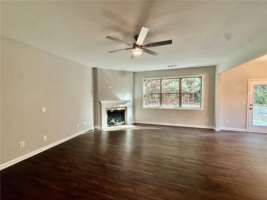 5 bedroom, 3 bathroom, 3,353 sq ft single family residence for sale at 5190 Amberland Square, Atlanta, GA 30349 — photo 4