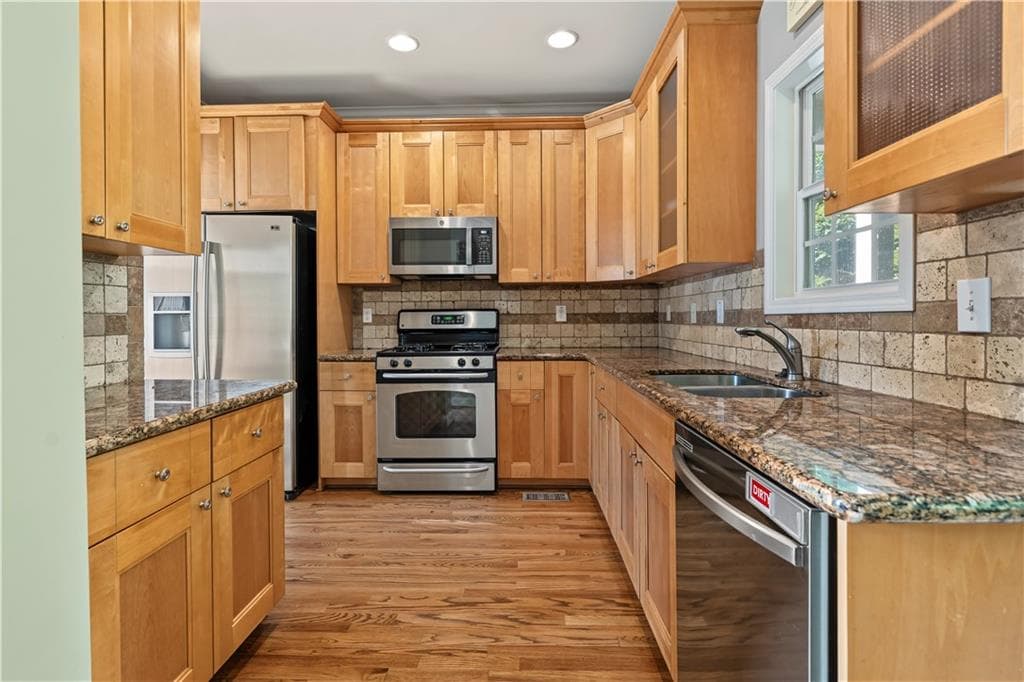 5 bedroom, 4 bathroom, 2,908 sq ft single family residence for sale at 1581 Edgeley Way, Lawrenceville, GA 30044 — photo 9