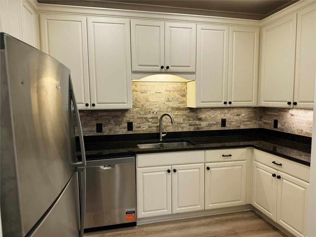 2 bedroom, 2 bathroom, 1,187 sq ft condominium for sale at 77 Peachtree Place 211, Atlanta, GA 30309 — photo 7
