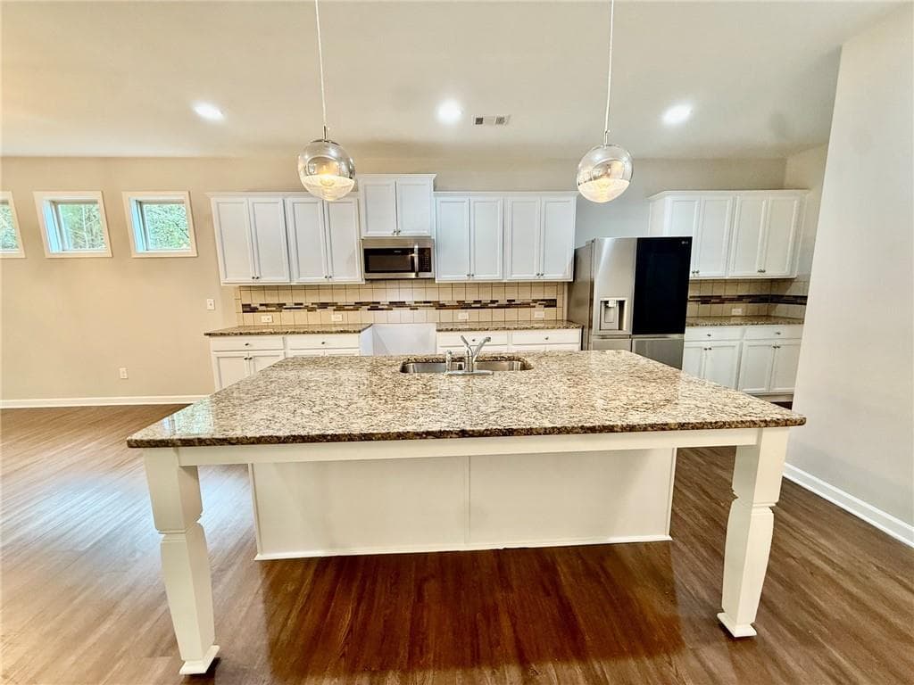 5 bedroom, 3 bathroom, 3,353 sq ft single family residence for sale at 5190 Amberland Square, Atlanta, GA 30349 — photo 6