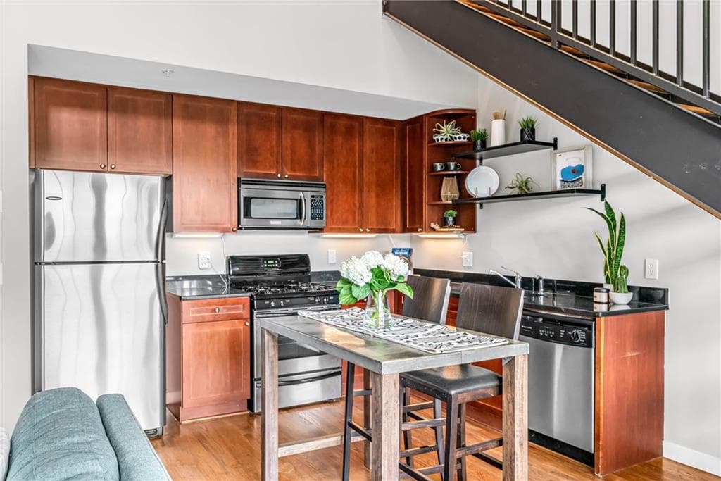 2 bedroom, 2 bathroom, 1,387 sq ft condominium for sale at 680 Greenwood Avenue 404, Atlanta, GA 30306 — photo 9