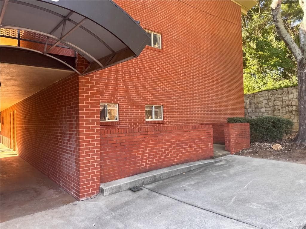 2 bedroom, 1 bathroom, 795 sq ft condominium for sale at 250 Little Street B102, Athens, GA 30605 — photo 6