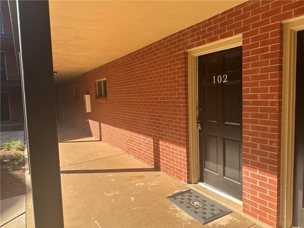 2 bedroom, 1 bathroom, 795 sq ft condominium for sale at 250 Little Street B102, Athens, GA 30605 — photo 7