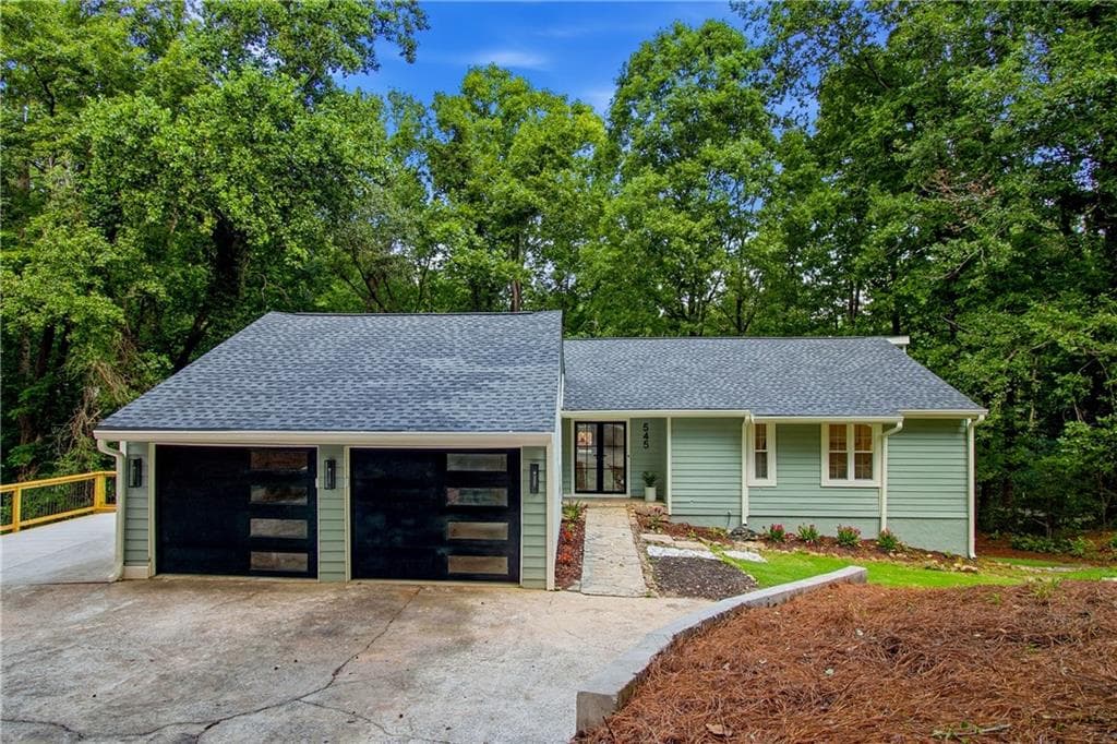 6 bedroom, 5 bathroom, 3,756 sq ft single family residence for sale at 545 Longleaf Drive, Roswell, GA 30075 — photo 1 of 70
