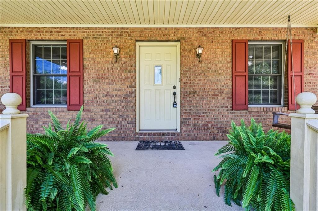 3 bedroom, 2 bathroom, 2,412 sq ft single family residence for sale at 8791 Pleasant Hill Road, Conyers, GA 30058 — photo 6