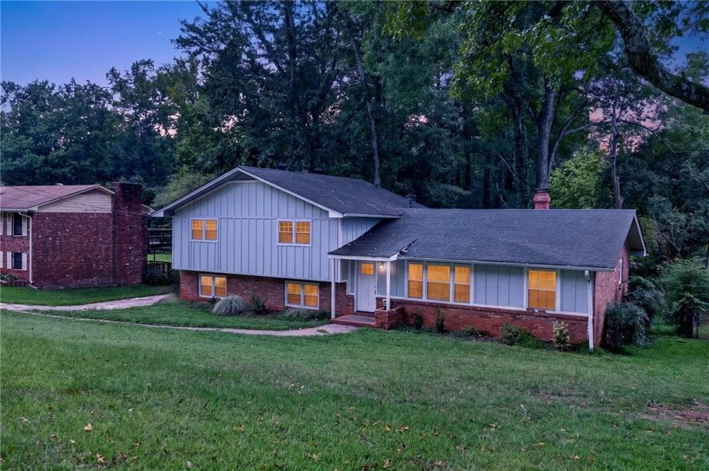 4 bedroom, 3 bathroom, 2,157 sq ft single family residence for sale at 4373 Sun Valley Boulevard, East Point, GA 30344 — photo 1 of 25