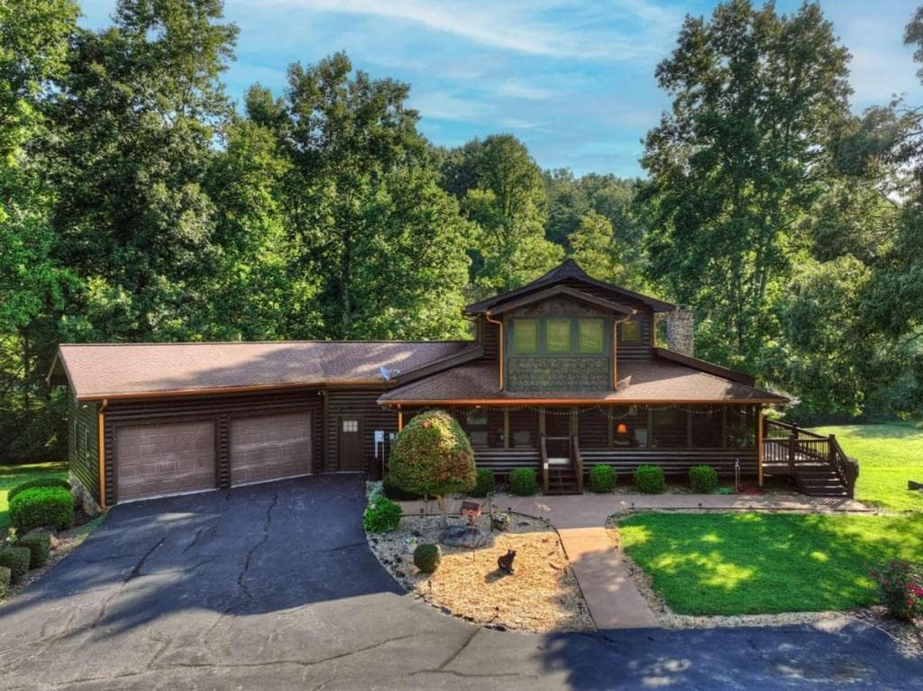 4 bedroom, 3 bathroom, 4,411 sq ft single family residence for sale at 43 Devils Den Road, Epworth, GA 30541 — photo 3