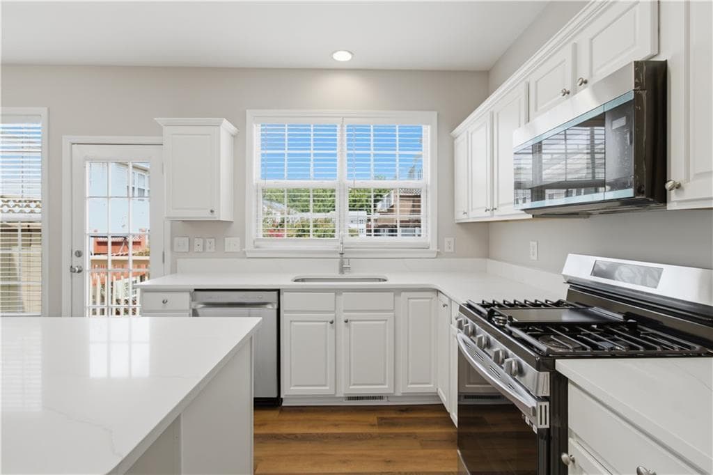 3 bedroom, 4 bathroom, 1,722 sq ft townhouse for rent at 1307 Greychurch Way, Alpharetta, GA 30004 for $2,350 a month — photo 4