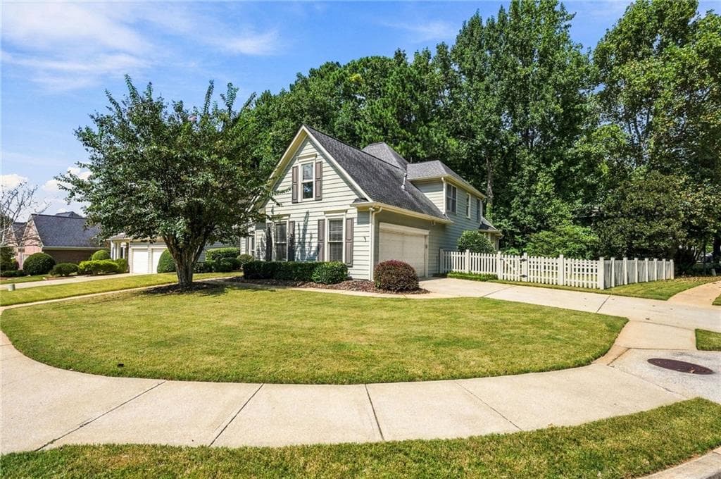 4 bedroom, 4 bathroom, 3,183 sq ft single family residence for sale at 1749 Glen Echo Way, Marietta, GA 30062 — photo 3