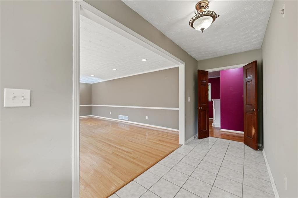 3 bedroom, 2 bathroom, 2,211 sq ft single family residence for sale at 2653 Amberly Way, Snellville, GA 30078 — photo 5