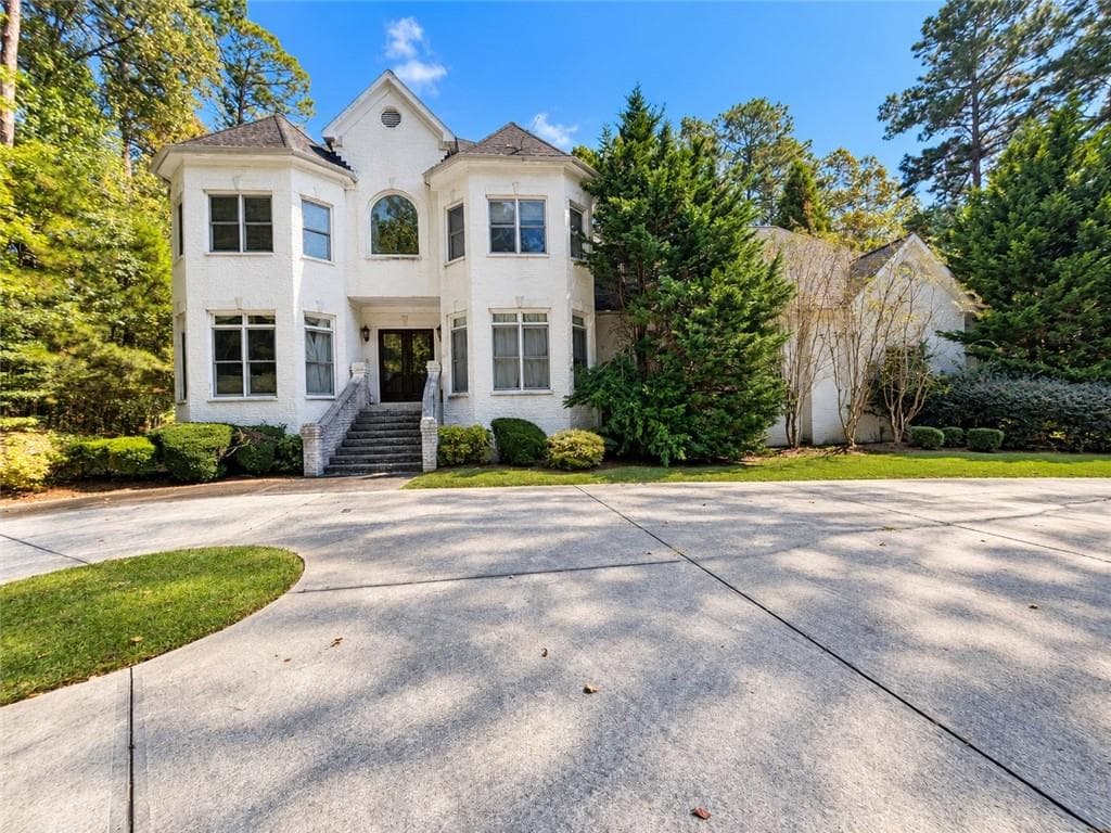 7 bedroom, 5 bathroom, 5,872 sq ft single family residence under contract at 3930 Demooney Road, Atlanta, GA 30349 — photo 3