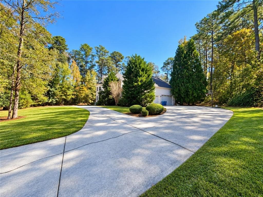 7 bedroom, 5 bathroom, 5,872 sq ft single family residence under contract at 3930 Demooney Road, Atlanta, GA 30349 — photo 8
