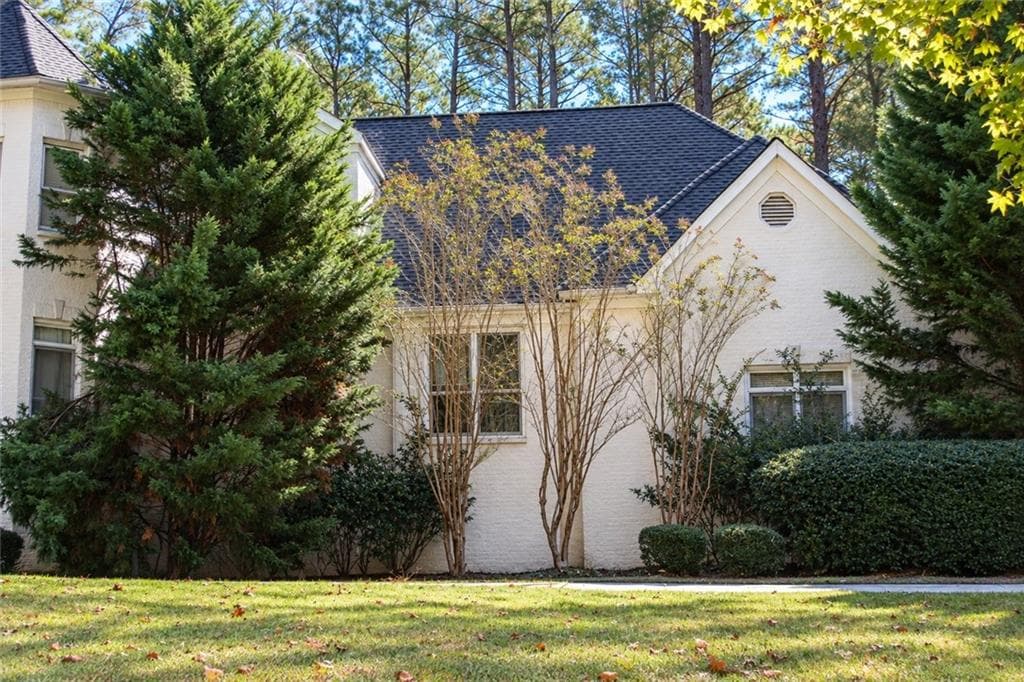 7 bedroom, 5 bathroom, 5,872 sq ft single family residence under contract at 3930 Demooney Road, Atlanta, GA 30349 — photo 9