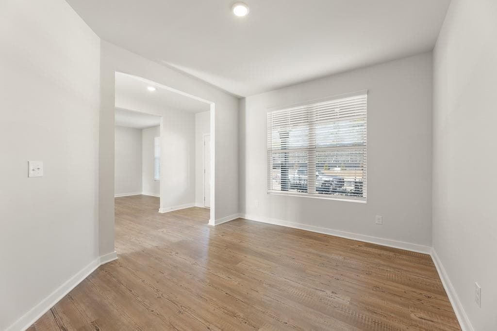 5 bedroom, 4 bathroom, 3,403 sq ft single family residence for sale at 5614 Rosehall Place, South Fulton, GA 30349 — photo 4