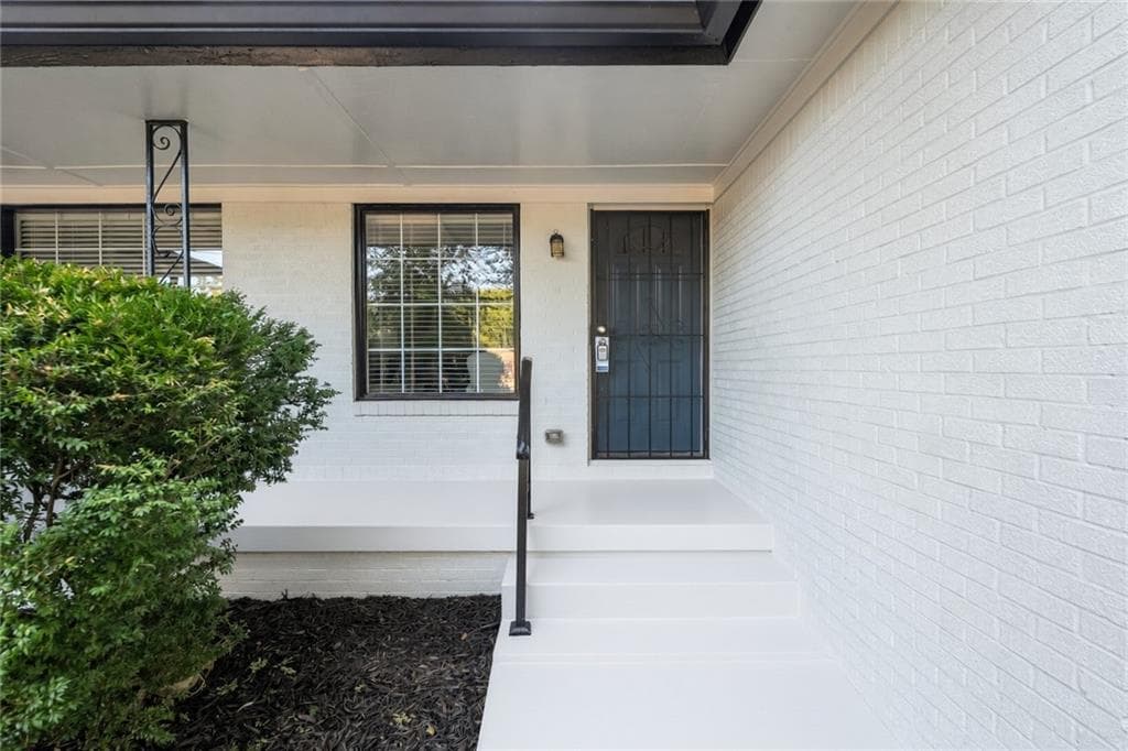 duplex under contract at 2071 Nettie Court, Decatur, GA 30032 — photo 2