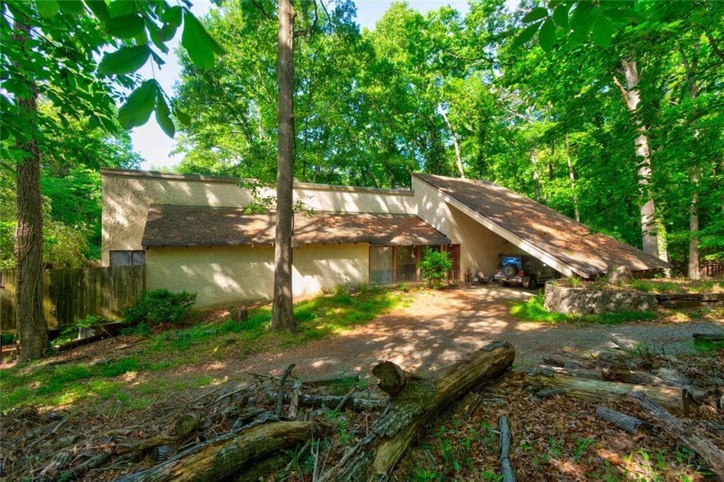 3 bedroom, 1 bathroom, 1,812 sq ft single family residence for sale at 1265 Summit Road, Milton, GA 30004