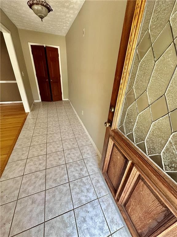 3 bedroom, 2 bathroom, 2,211 sq ft single family residence for sale at 2653 Amberly Way, Snellville, GA 30078 — photo 7