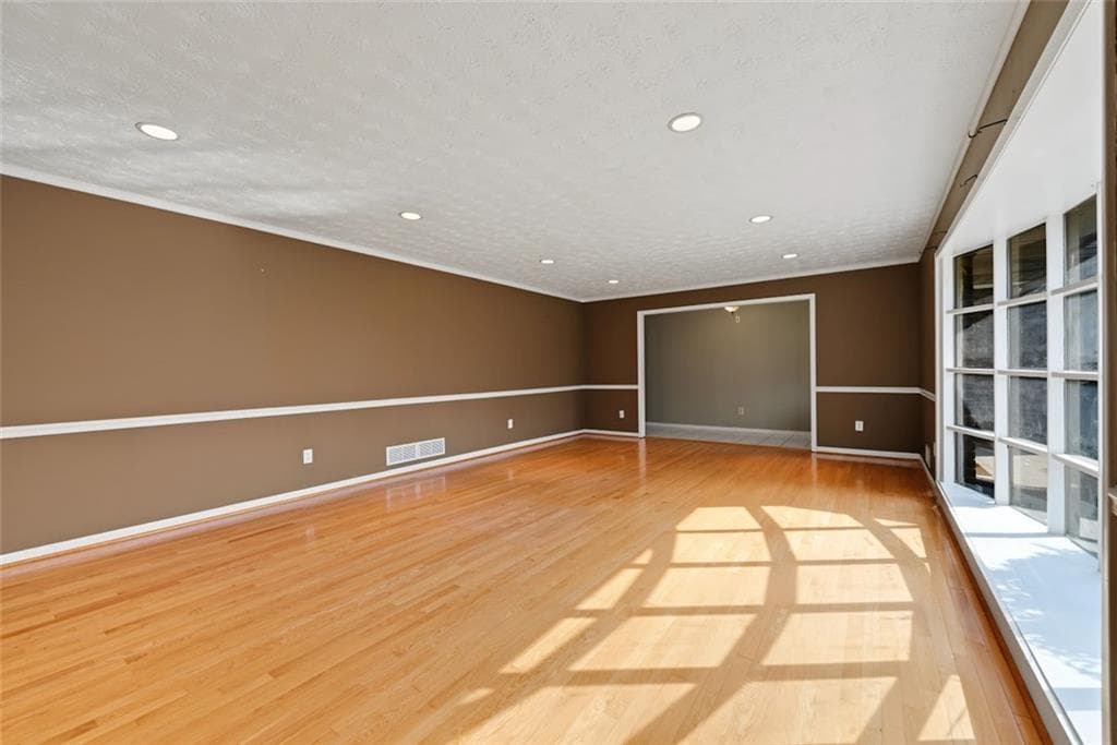 3 bedroom, 2 bathroom, 2,211 sq ft single family residence for sale at 2653 Amberly Way, Snellville, GA 30078 — photo 3