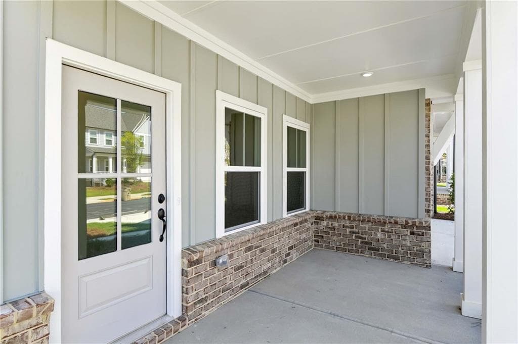 5 bedroom, 4 bathroom, 2,587 sq ft single family residence for sale at 5448 Hargrove Way, Flowery Branch, GA 30542 — photo 2