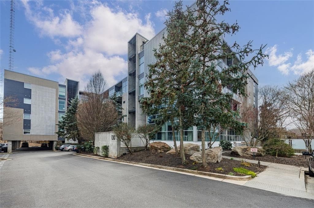 1 bedroom, 2 bathroom, 879 sq ft condominium for sale at 130 Arizona Avenue 305, Atlanta, GA 30307