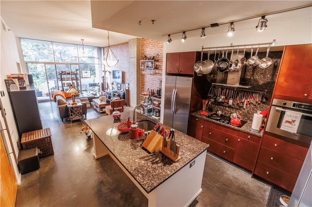 1 bedroom, 2 bathroom, 879 sq ft condominium for sale at 130 Arizona Avenue 305, Atlanta, GA 30307 — photo 2