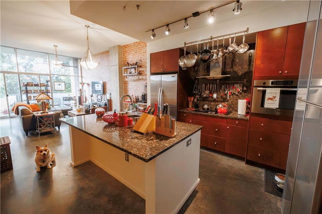 1 bedroom, 2 bathroom, 879 sq ft condominium for sale at 130 Arizona Avenue 305, Atlanta, GA 30307 — photo 3